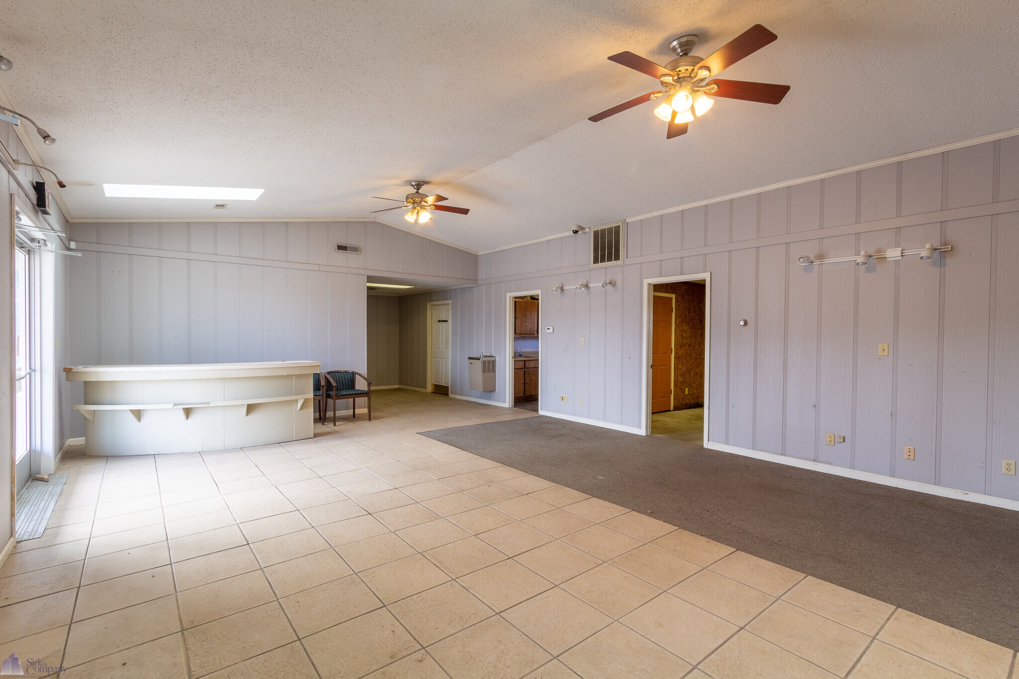 721 Complex Dr, Grand Rivers, KY 42045 Retail/Office on.408 Acres