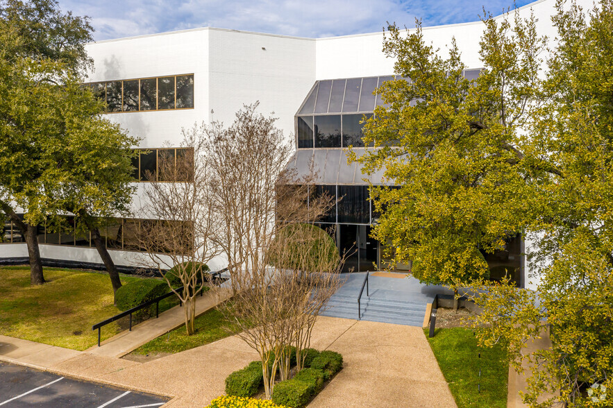 13747 Montfort Dr, Dallas, TX for lease - Building Photo - Image 1 of 18