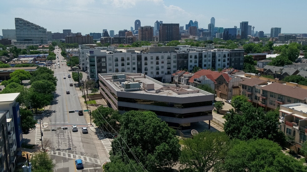 4211 Cedar Springs Rd, Dallas, TX for lease - Building Photo - Image 2 of 19