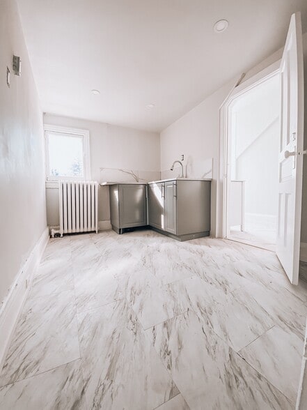 2722 Yonge St, Toronto, ON for sale - Building Photo - Image 2 of 13