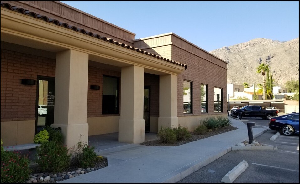 6450 N Swan Rd, Tucson, AZ 85718