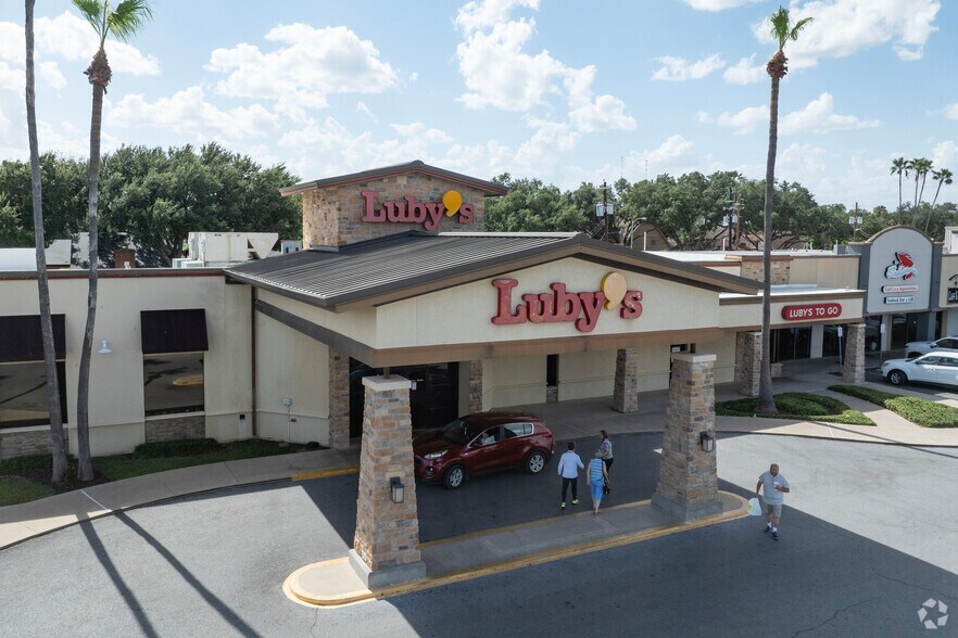 4901-5115 N 10th St, McAllen, TX for sale - Primary Photo - Image 1 of 5