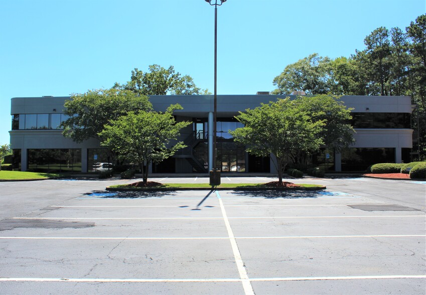 6425 Lakeover Rd, Jackson, MS for lease - Building Photo - Image 1 of 25