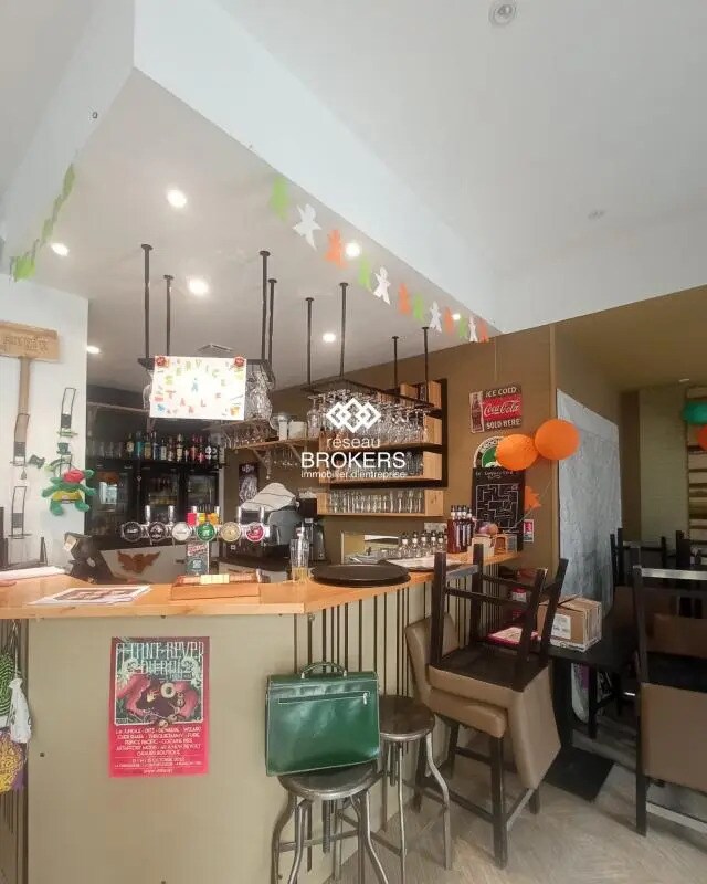 Retail in Pau for lease Interior Photo- Image 1 of 4