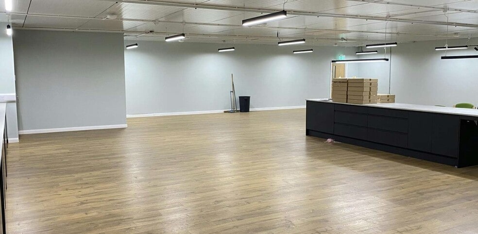 Store 1 Front Office, Bourne Enterprise Park, Bourne for lease - Interior Photo - Image 2 of 2
