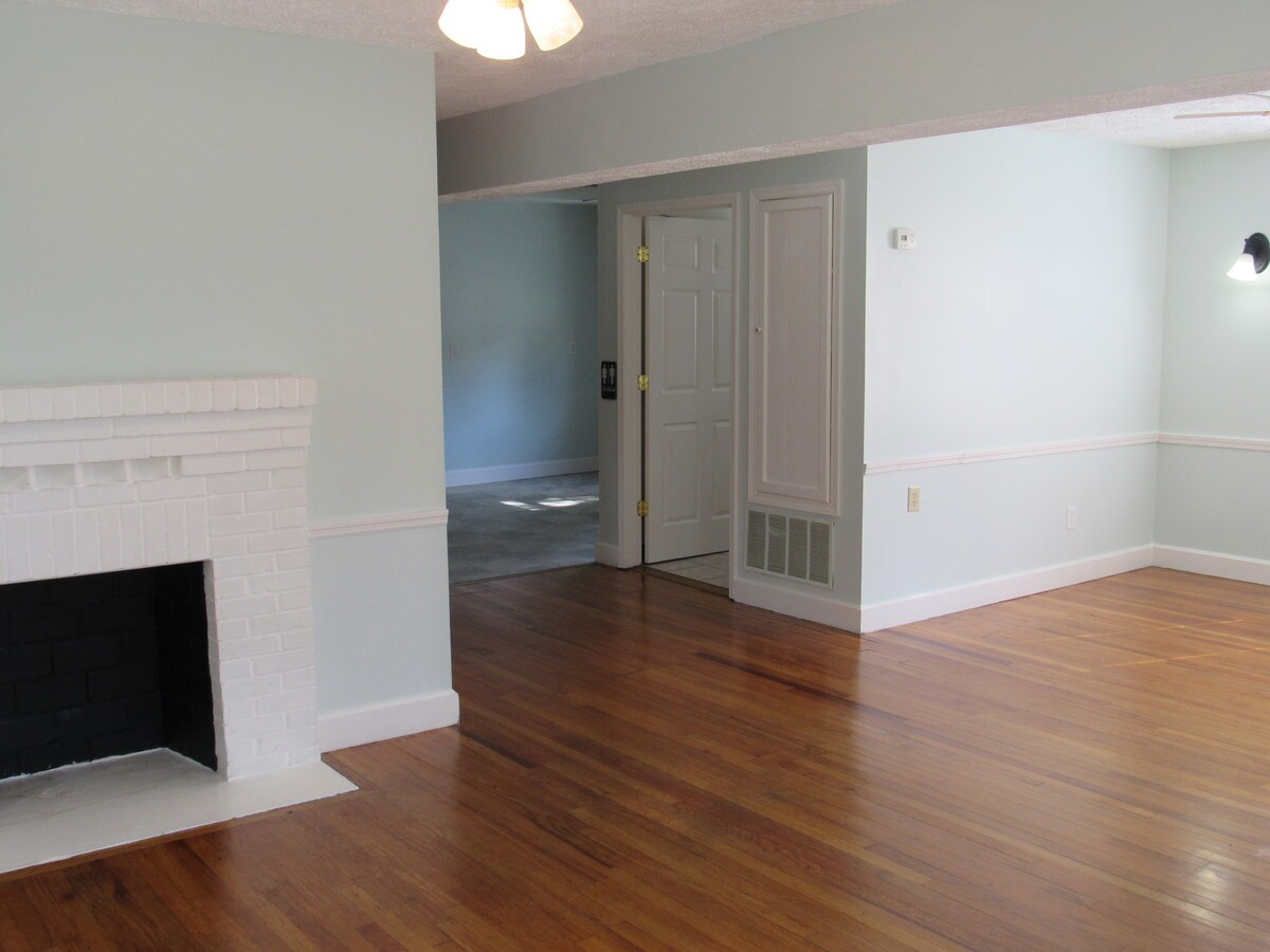 912 Dougherty Rd, Aiken, SC 29803