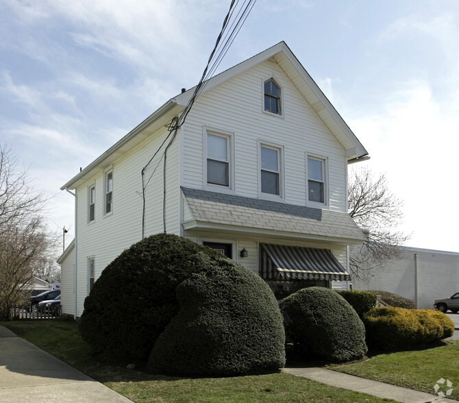 28 Taylor Ave, Manasquan, NJ for sale - Building Photo - Image 2 of 3