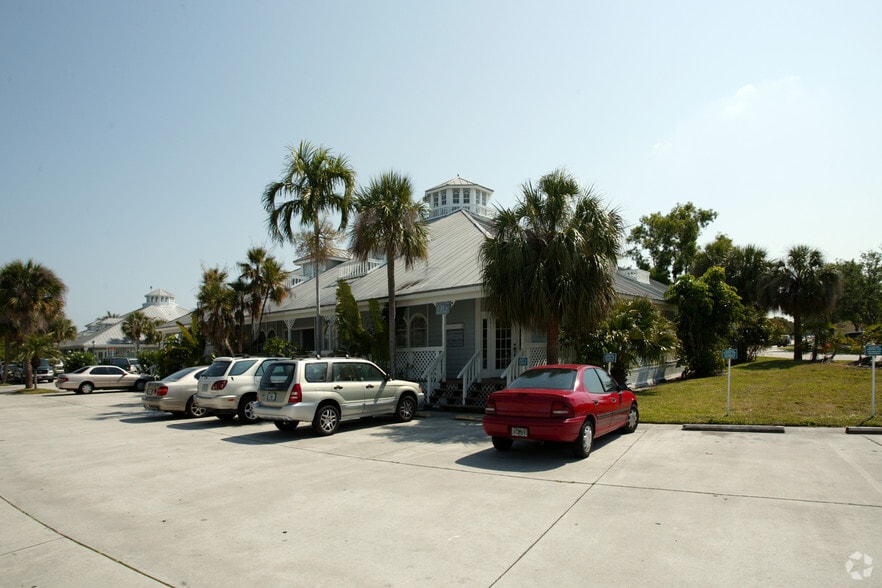 1342 Colonial Blvd, Fort Myers, FL for sale - Building Photo - Image 1 of 1