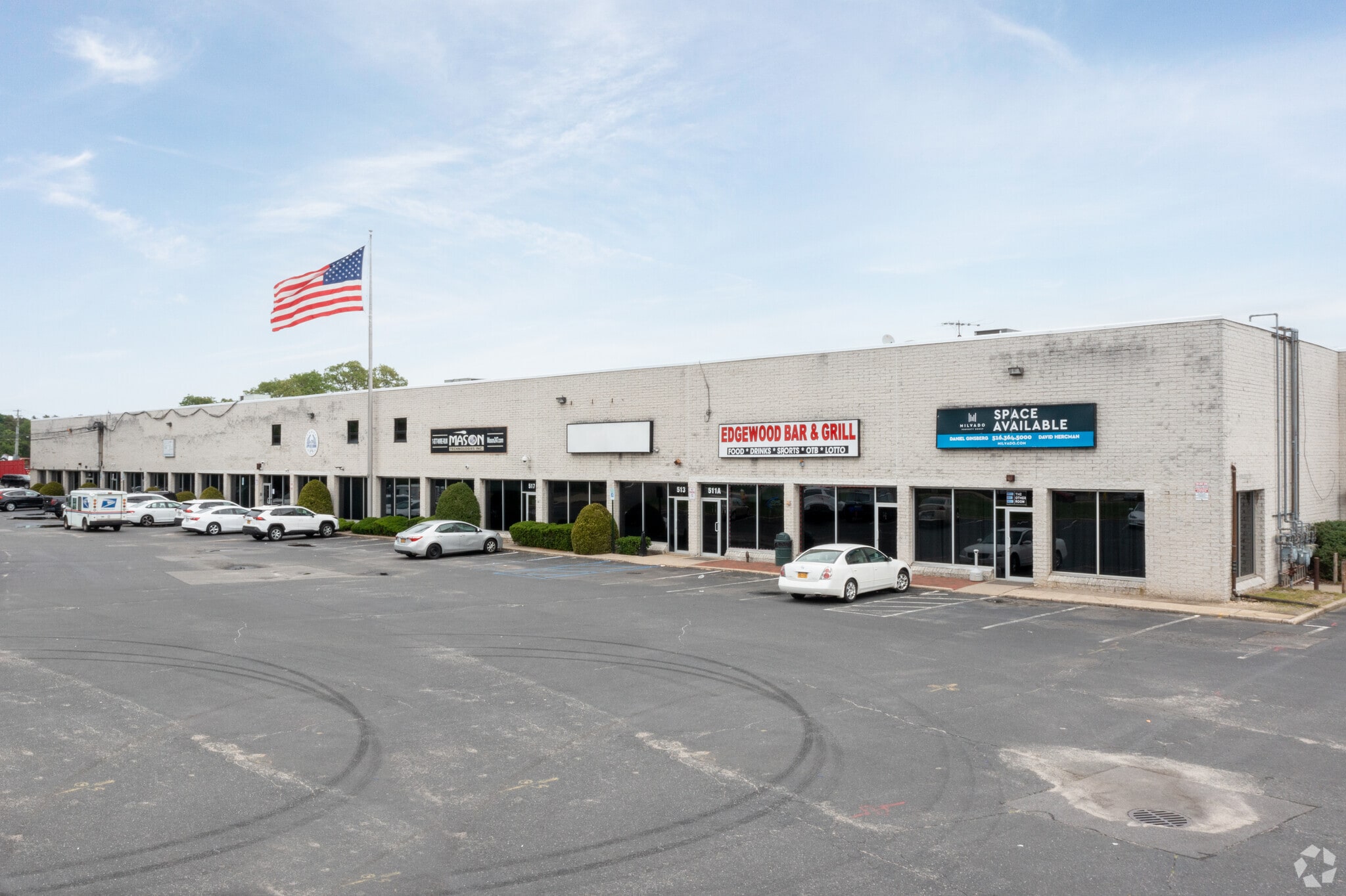 511-523 Commack Rd, Deer Park, NY for lease Primary Photo- Image 1 of 7