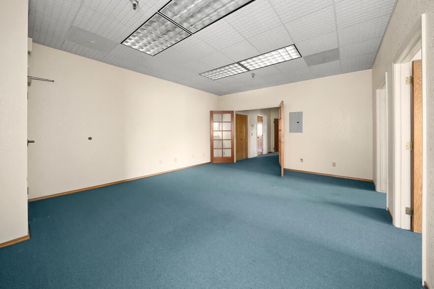 5805 Capistrano Ave, Atascadero, CA for lease - Interior Photo - Image 2 of 21