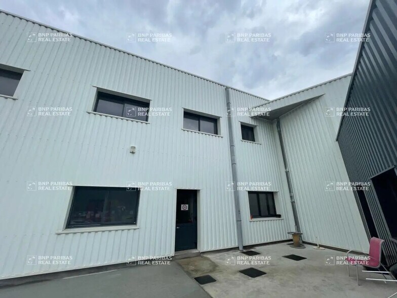 15 Rue De La Grande Planche, Saint-Pierre-des-Corps for lease - Building Photo - Image 3 of 11