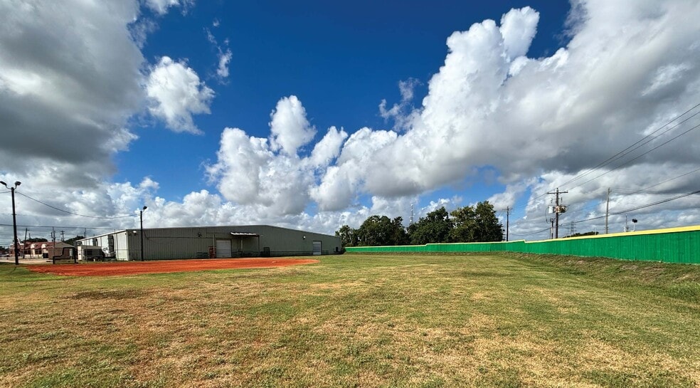 4501 Avenue H, Rosenberg, TX for sale - Building Photo - Image 2 of 6