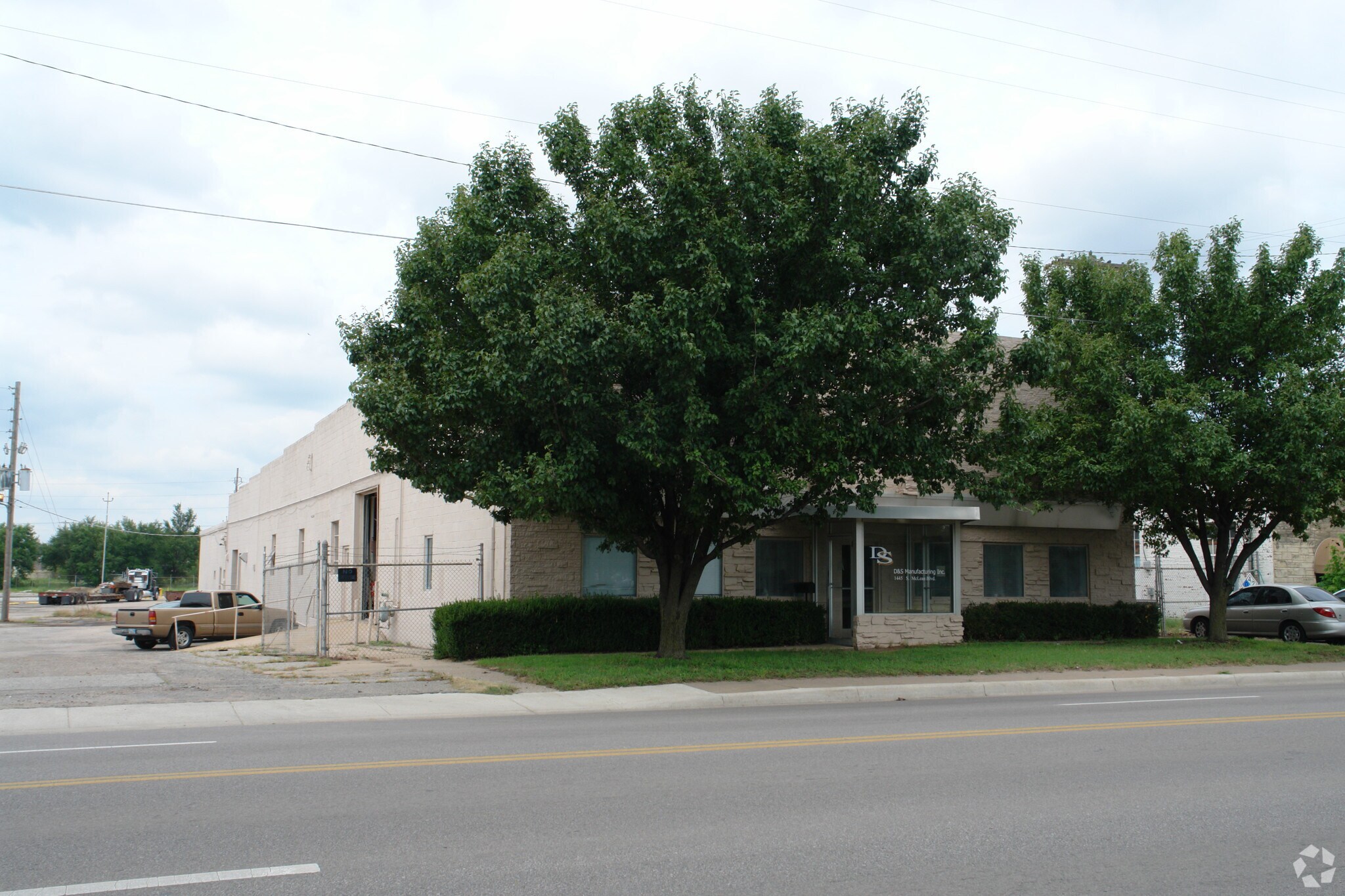 1445 S Mclean Blvd, Wichita, KS 67213