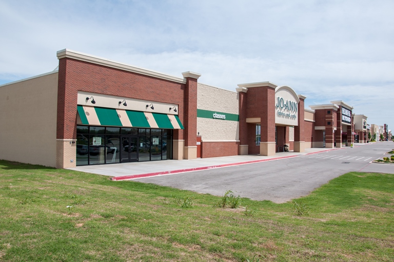 409-467 NW 2nd St, Lawton, OK for lease Building Photo- Image 1 of 3