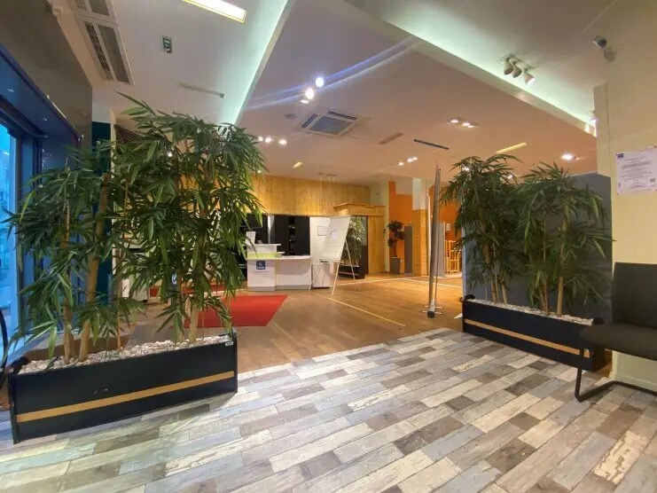 Retail in Cholet for lease Lobby- Image 1 of 6