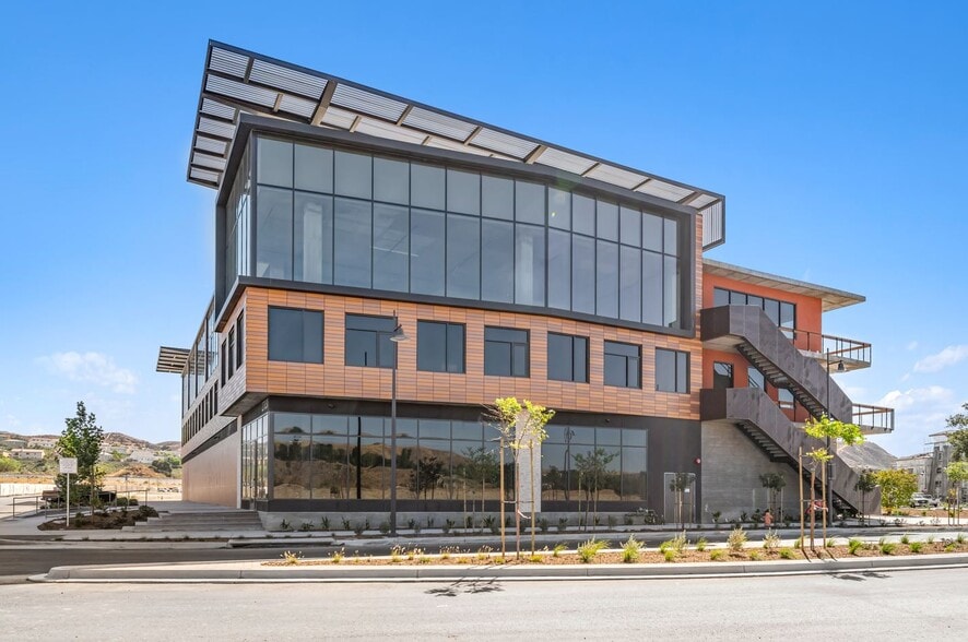 27651 Lincoln Pl, Santa Clarita, CA for lease - Building Photo - Image 2 of 9