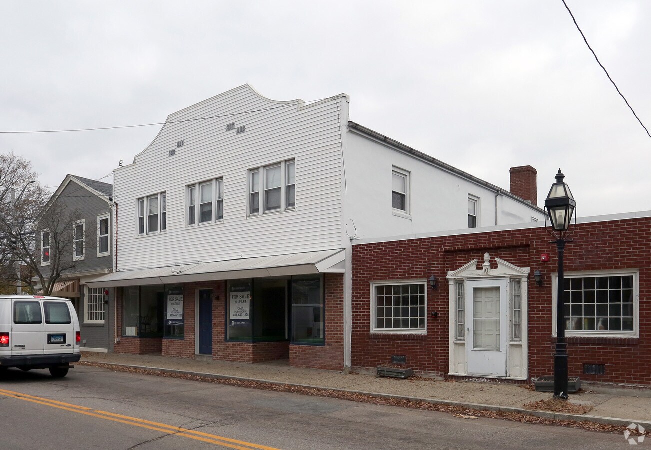 4 Market St, Warren, RI 02885