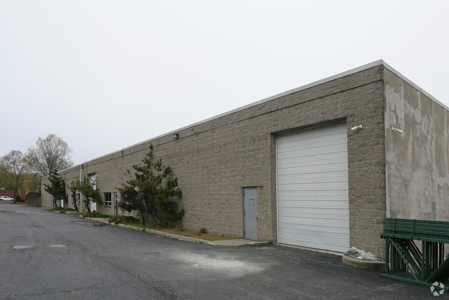 217 Knickerbocker Ave, Bohemia, NY for lease - Building Photo - Image 3 of 5