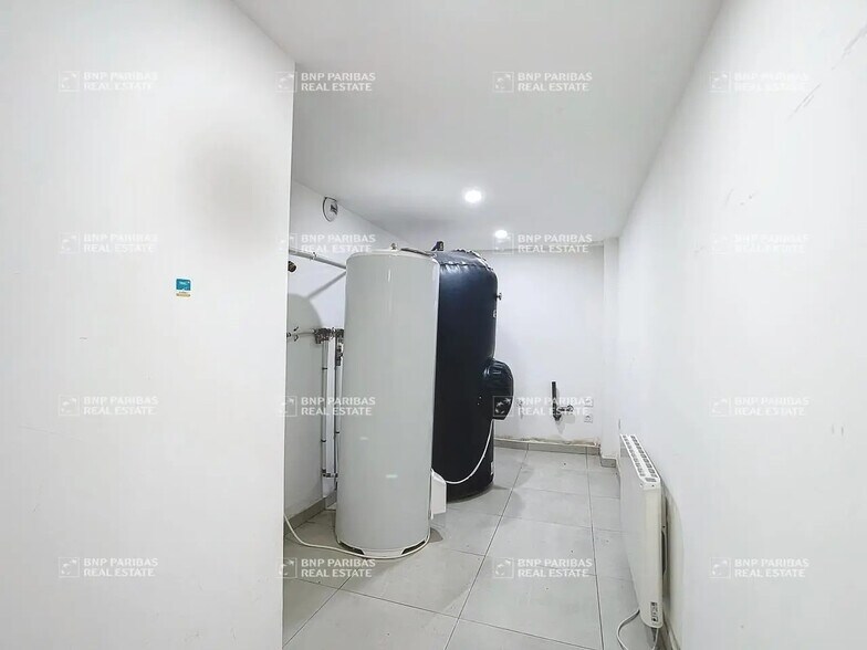 Retail in Chambéry for sale - Interior Photo - Image 2 of 15