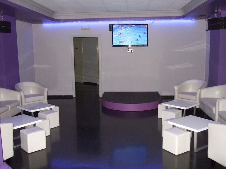 Retail in Almussafes for sale - Building Photo - Image 1 of 4