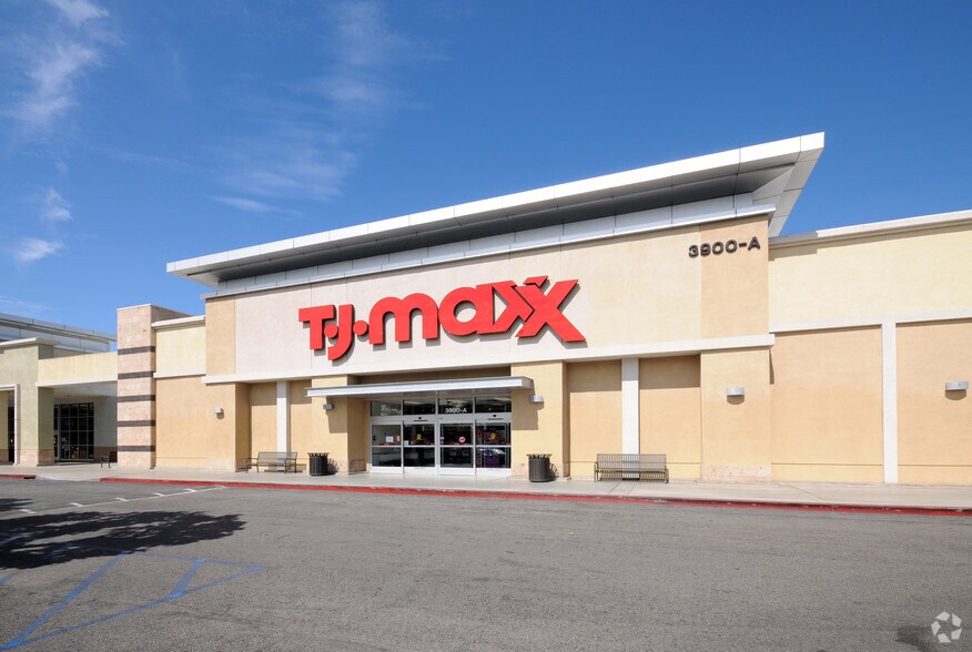 3900-3940 S Bristol St, Santa Ana, CA for lease - Building Photo - Image 2 of 4