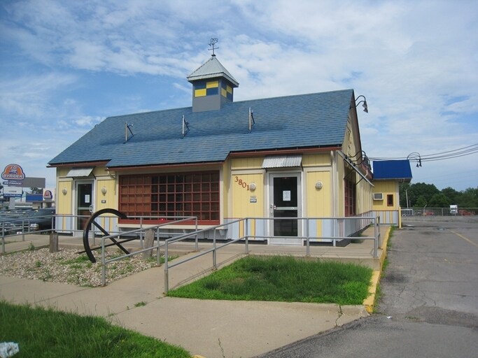 3801 1st Ave SE, Cedar Rapids, IA for sale Primary Photo- Image 1 of 1