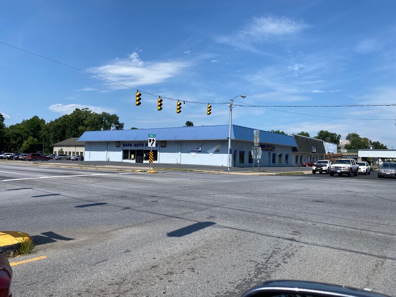 794 E Main St, Waynesboro, VA for lease - Building Photo - Image 1 of 3