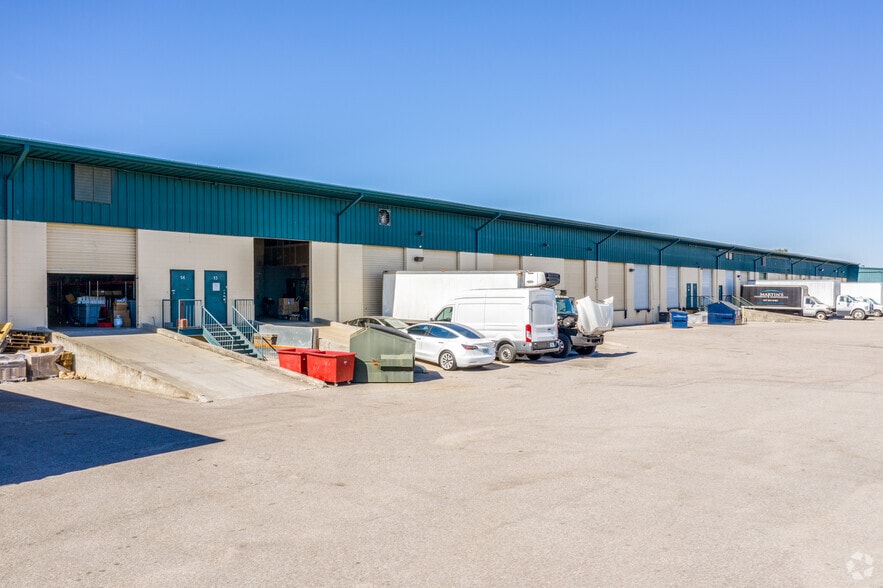 3601 Vineland Rd, Orlando, FL for lease - Building Photo - Image 2 of 11