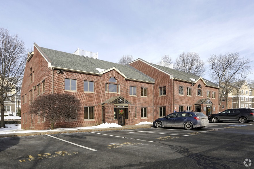 100 Conifer Hill Dr, Danvers, MA for lease - Building Photo - Image 1 of 25