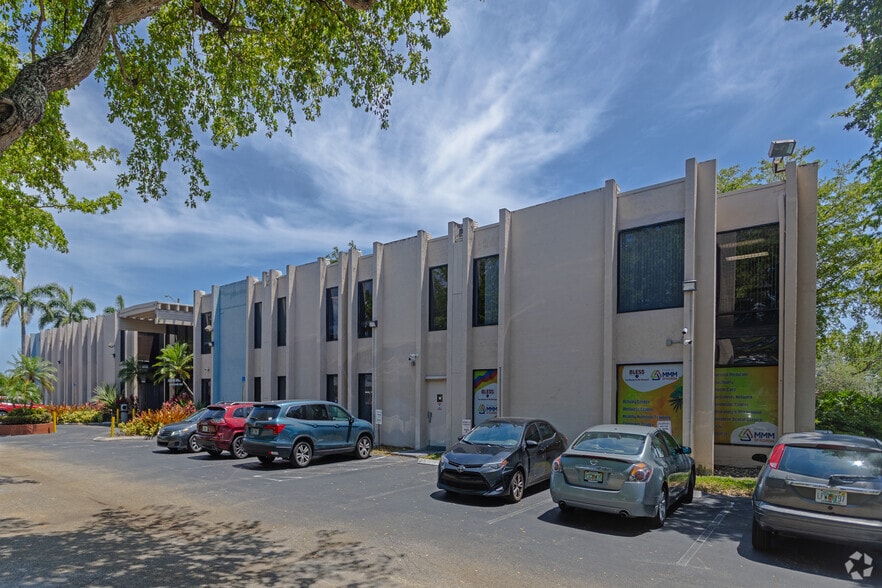 440 E Sample Rd, Pompano Beach, FL for lease - Building Photo - Image 3 of 4