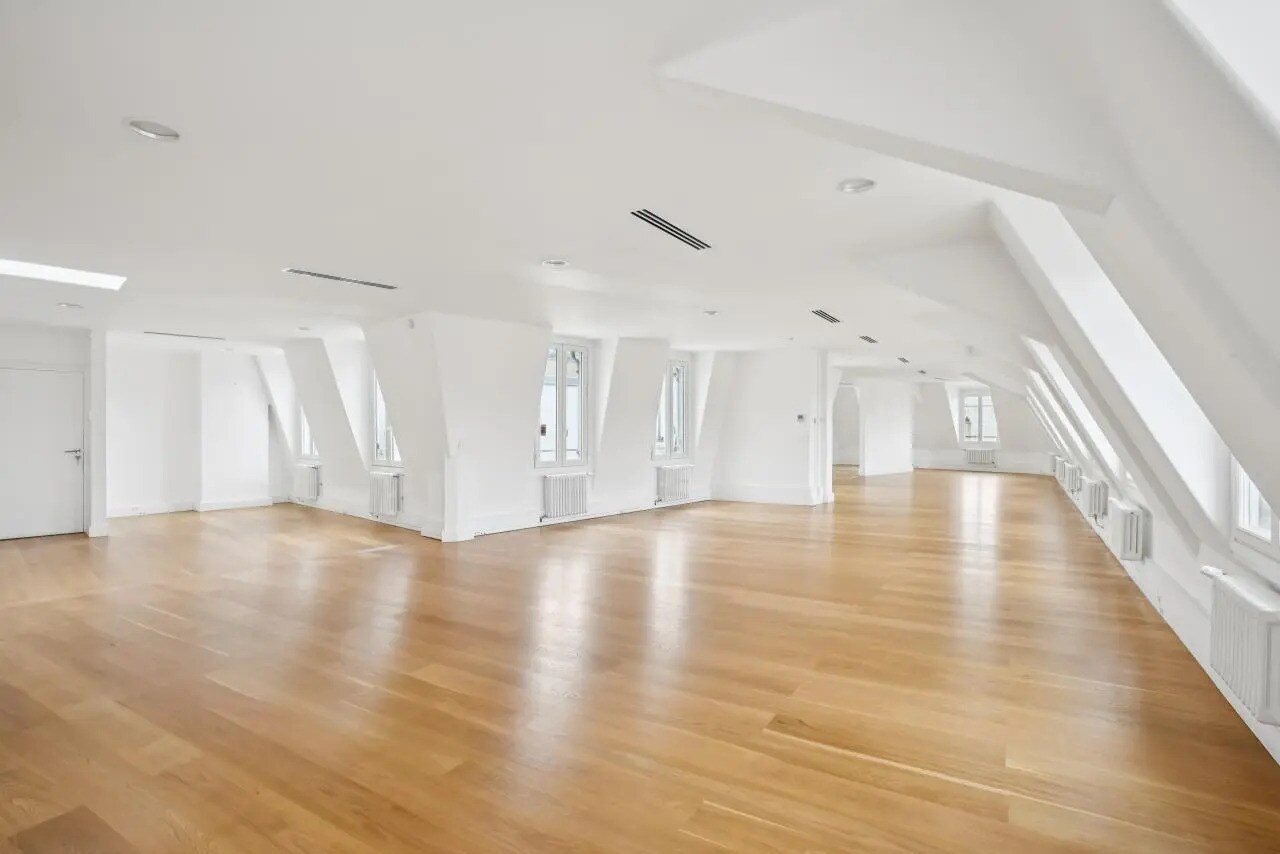 Office in Paris for lease Interior Photo- Image 1 of 7