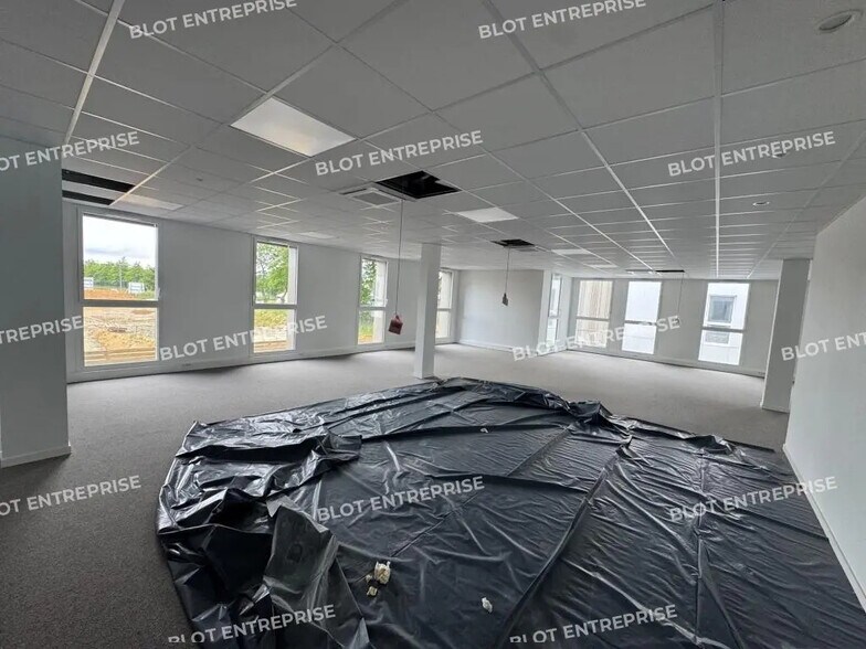 Office in Treillières for sale - Interior Photo - Image 3 of 8