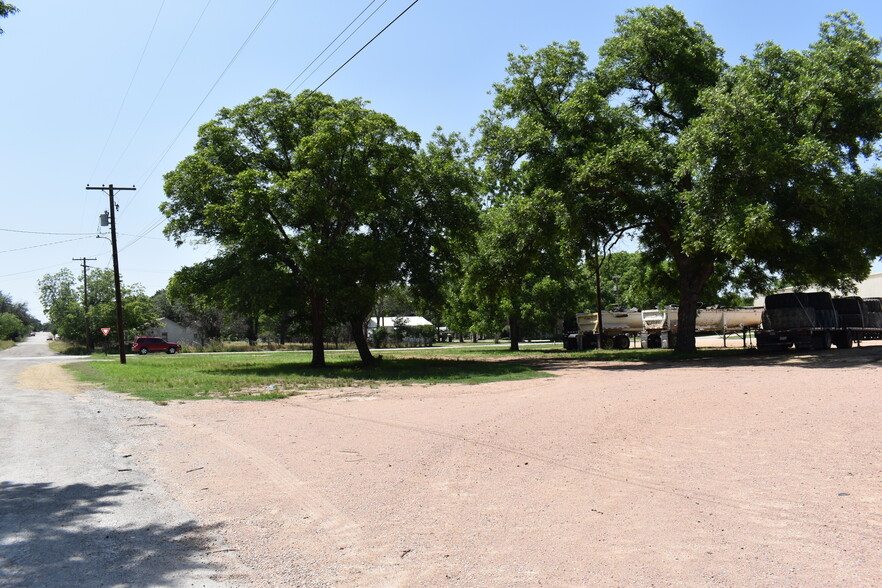 1009 2nd st, Brady, TX for sale - Building Photo - Image 3 of 24