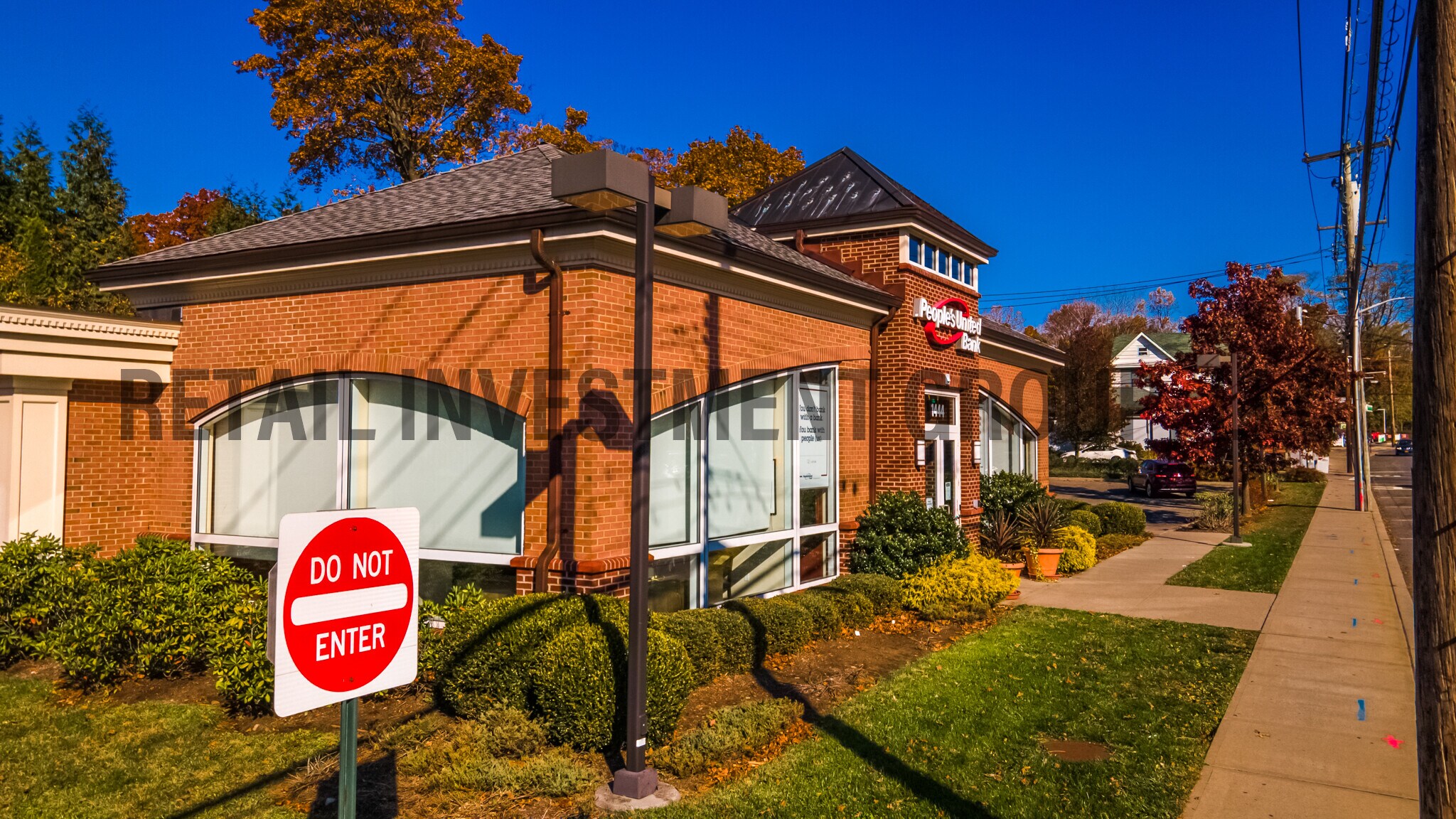 1444 E Boston Post Rd, Mamaroneck, NY 10543 People's United Bank