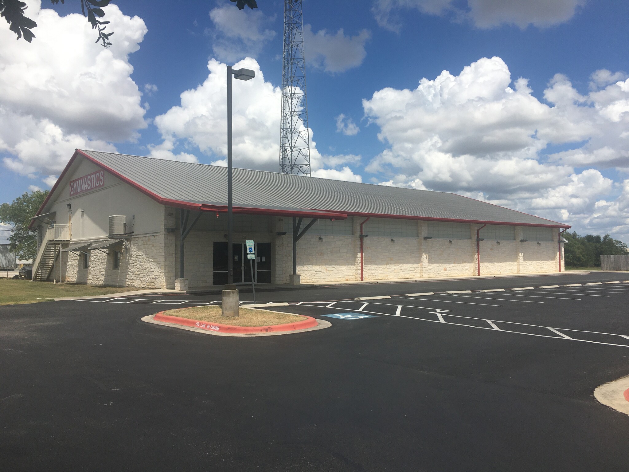 211 S Stagecoach Trl, San Marcos, TX for sale Primary Photo- Image 1 of 1