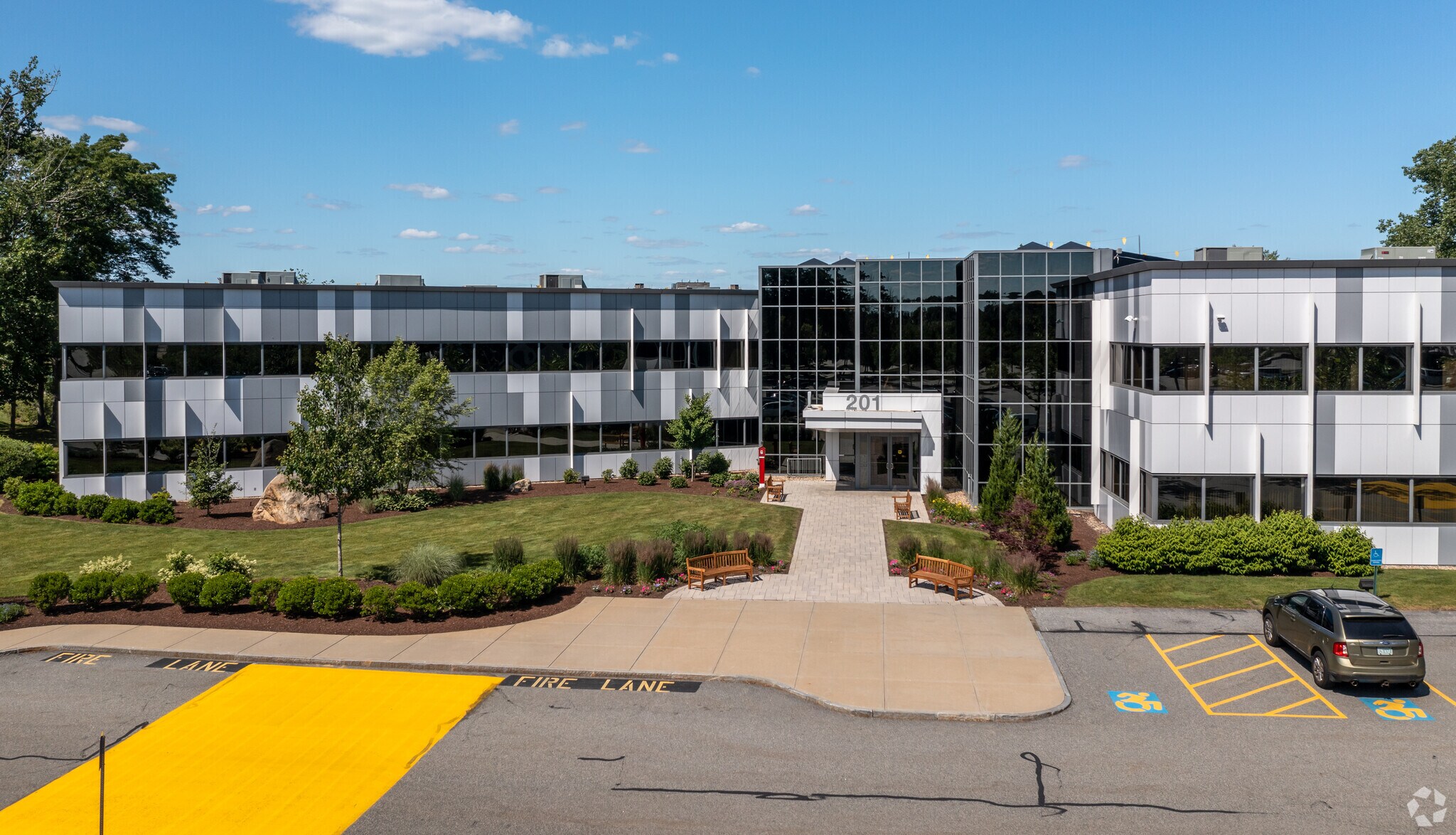 201 Edgewater Dr, Wakefield, MA 01880 Building 2