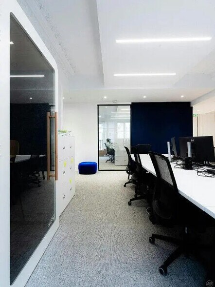 Office in Paris for lease - Interior Photo - Image 3 of 19