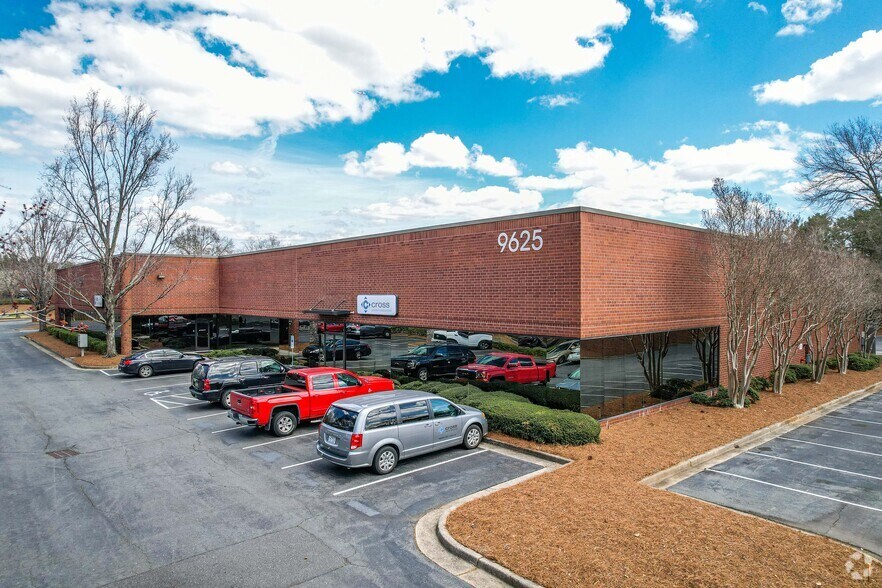 9625 Southern Pine Blvd, Charlotte, NC for lease - Building Photo - Image 1 of 5