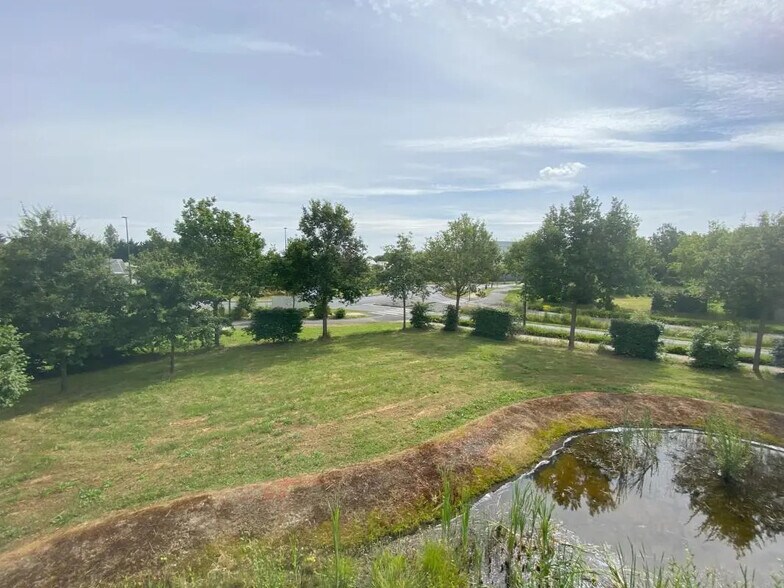 Office in Carquefou for lease - Building Photo - Image 3 of 10