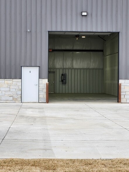 1341 45th St, Columbus, NE for lease - Building Photo - Image 2 of 18