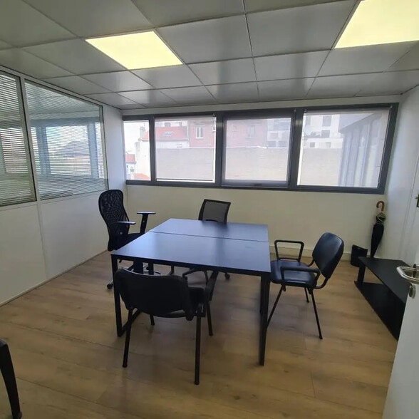 Office in Clichy for lease - Building Photo - Image 3 of 8