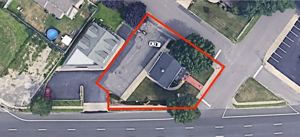 55 W Sunrise Hwy, Lindenhurst, NY for sale - Building Photo - Image 2 of 7