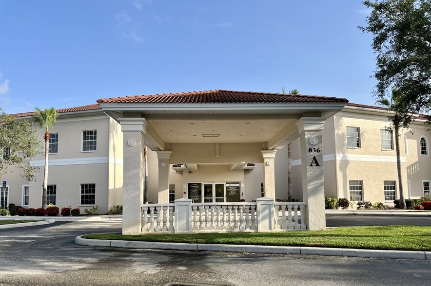 836 Sunset Lake Blvd, Venice, FL for sale - Building Photo - Image 1 of 8