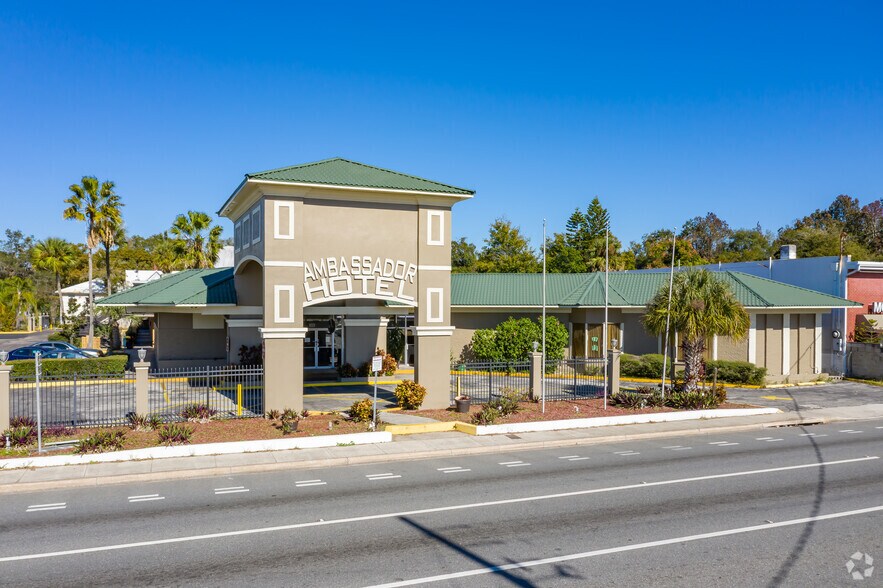 929 W Colonial Dr, Orlando, FL 32804