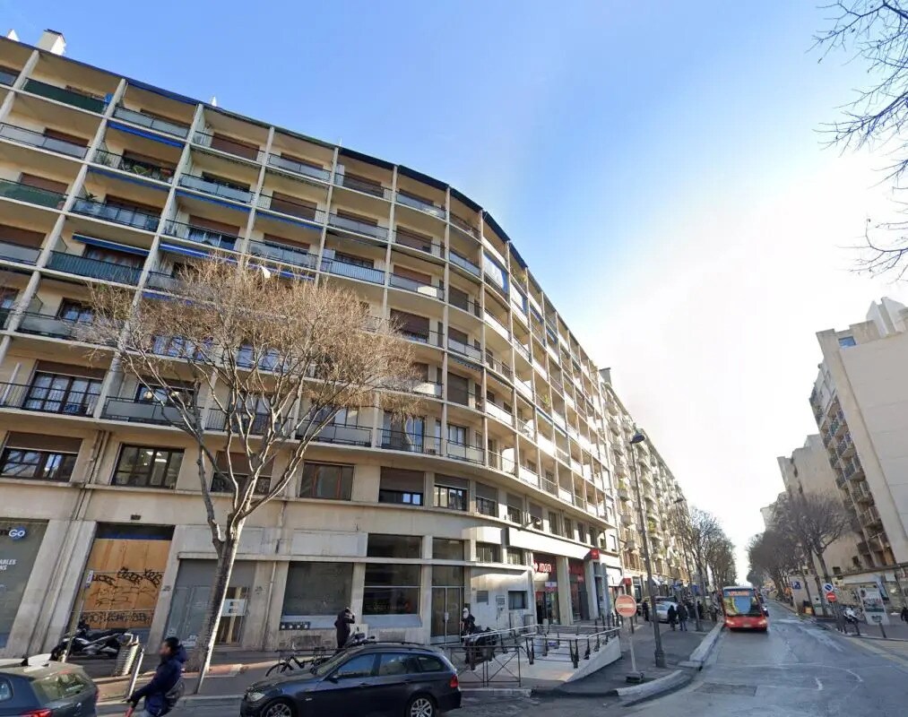 Location Bureaux 570 m² - Photo 1