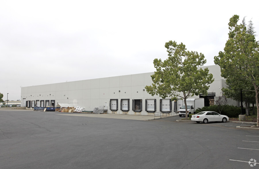 800 Corporate Way, Fremont, CA for lease - Building Photo - Image 2 of 4