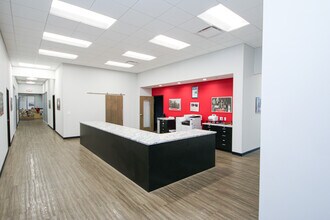 7707 National Tpke, Louisville, KY for lease Interior Photo- Image 1 of 24