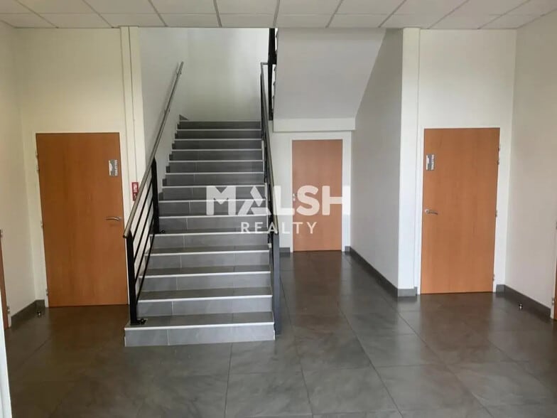 Office in Saint-Priest for lease - Building Photo - Image 3 of 17