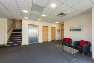 Waltham Rd, Maidenhead for lease Interior Photo- Image 2 of 4