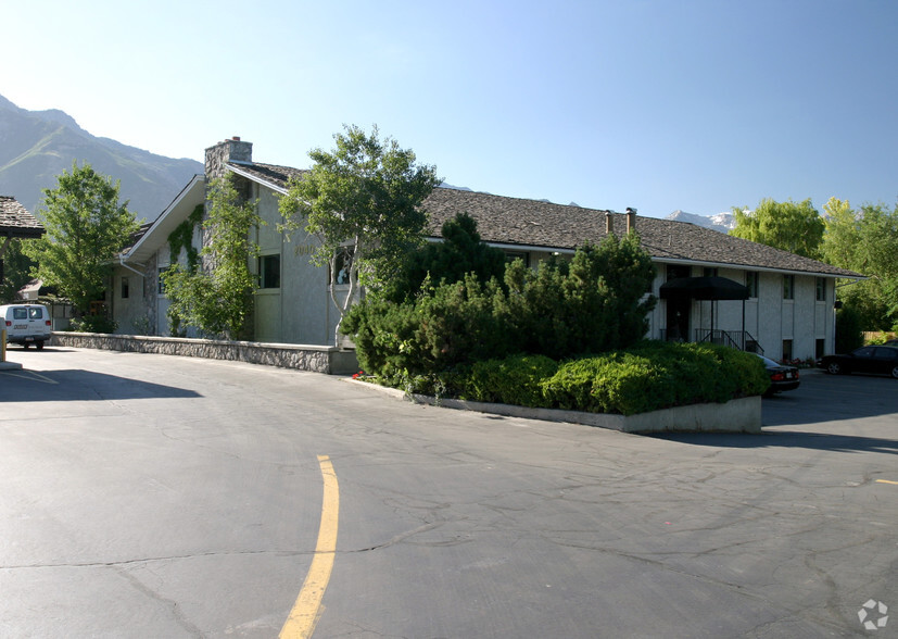 2040 E Murray Holladay Rd, Salt Lake City, UT for lease - Building Photo - Image 2 of 12